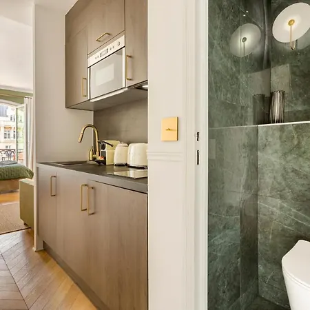 Appartement Beautiful Balcony - Near Place Vendome & Opera Parijs