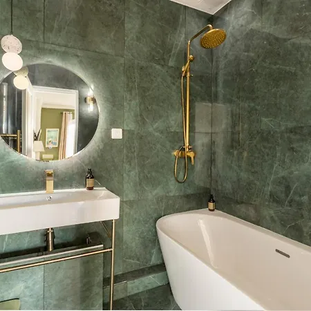 Beautiful Balcony - Near Place Vendome & Opera Appartement Parijs