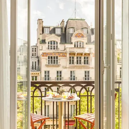 Beautiful Balcony - Near Place Vendome & Opera * Parijs