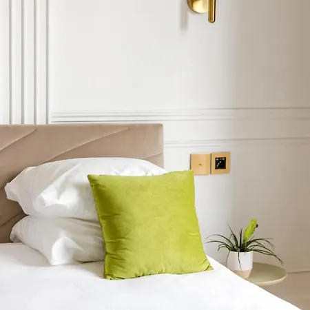 Beautiful Balcony - Near Place Vendome & Opera Appartement Parijs