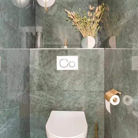 Beautiful Balcony - Near Place Vendome & Opera Appartement Parijs