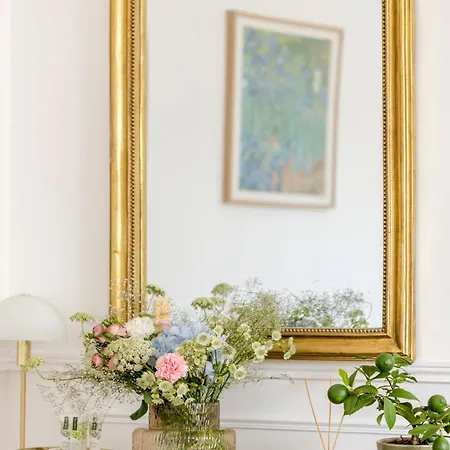 Beautiful Balcony - Near Place Vendome & Opera * Parijs